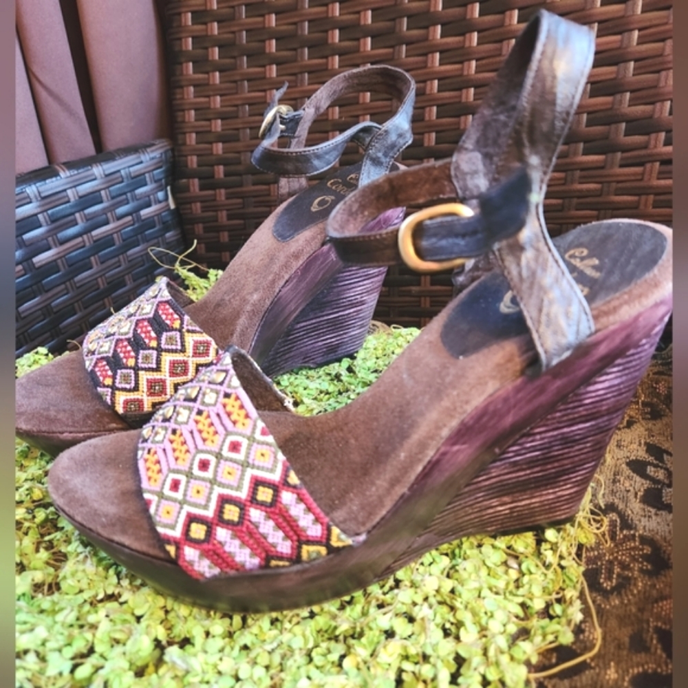 CALLEEN CORDERO Handmade Wood Purple Stain Woven Needlepoint Platform 5" Heels 9